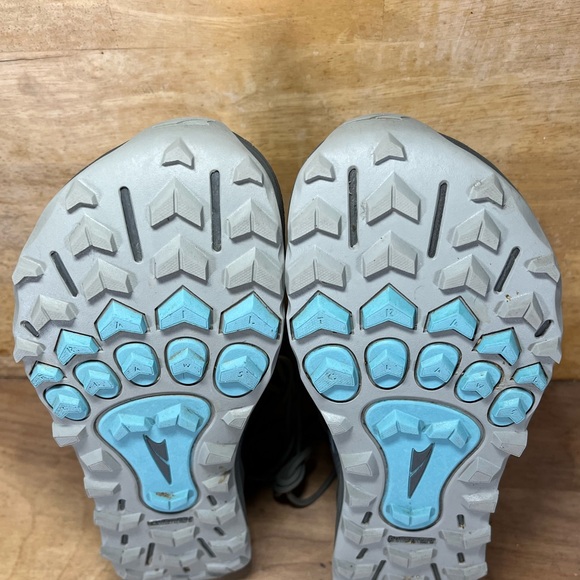 Altra Lone Peak All Weather WATERPROOF Womens Size 8.5 Hiking Boots Shoes Gray - Picture 8 of 9